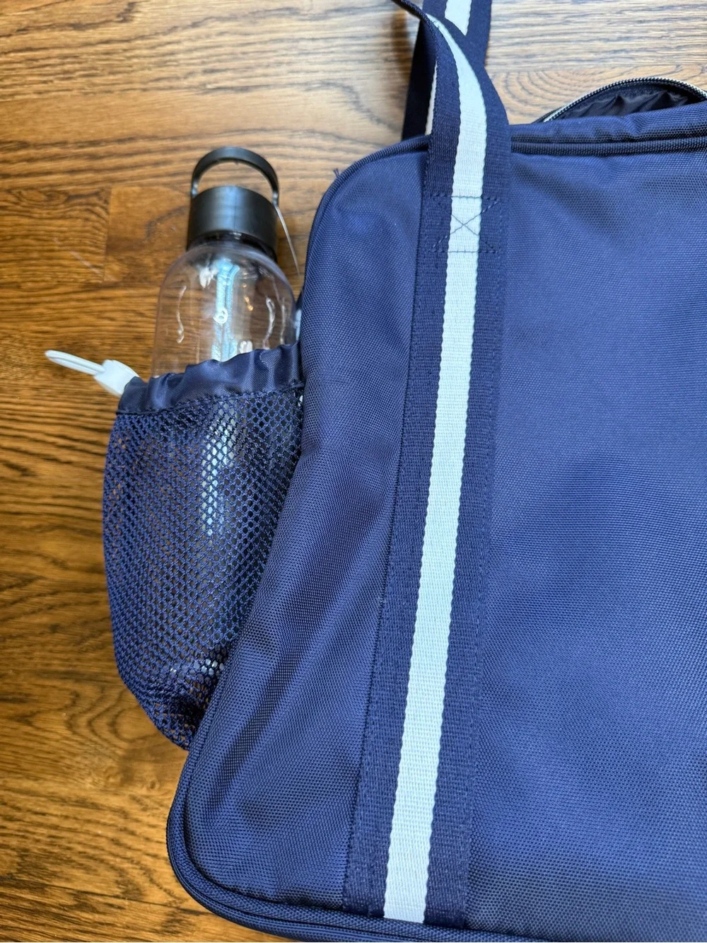 NWT Tommy Bahama Navy and White Pickleball Navy & White Duffel Tote Water Bottle